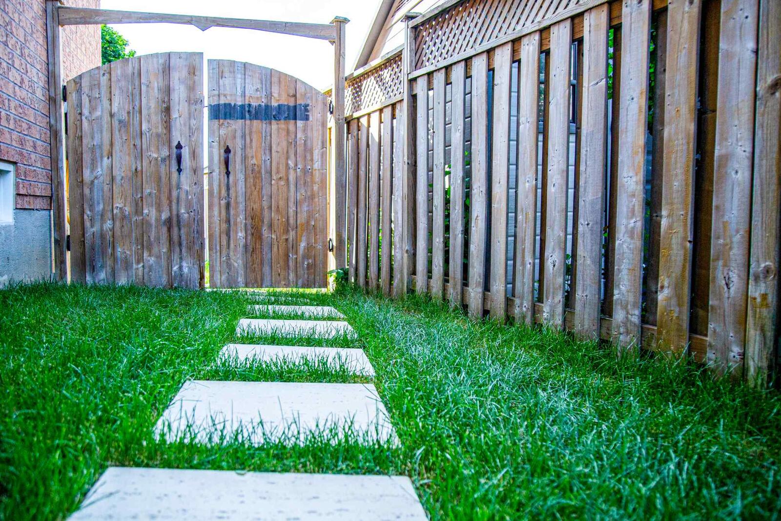 Front Yard Walkways in Ontario